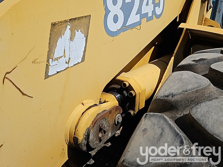 2003-deere-824j-image-18