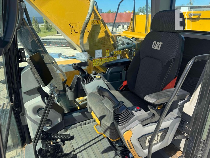 2019-caterpillar-320-image-13