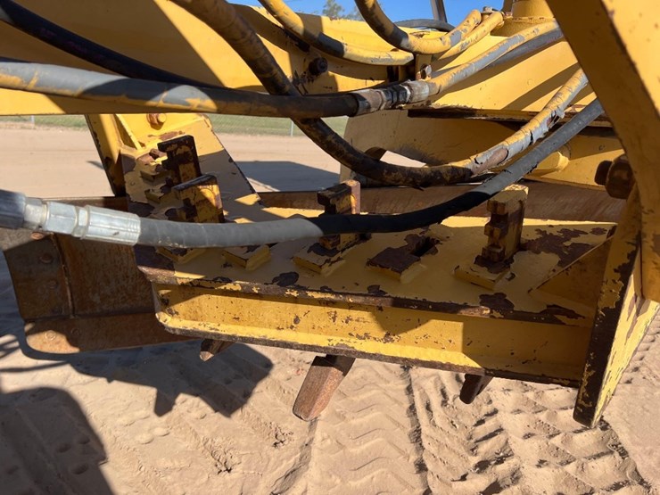 1998-caterpillar-12h-image-28