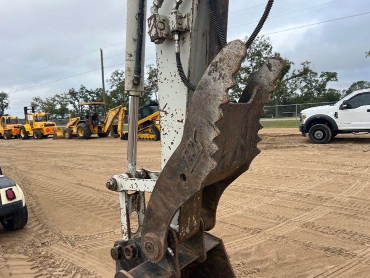 takeuchi-tb260-image-10