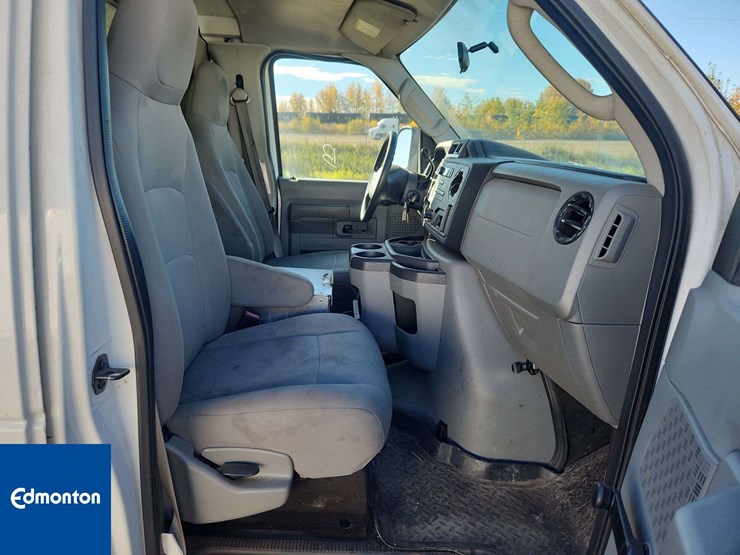 2012-ford-cargo-image-14