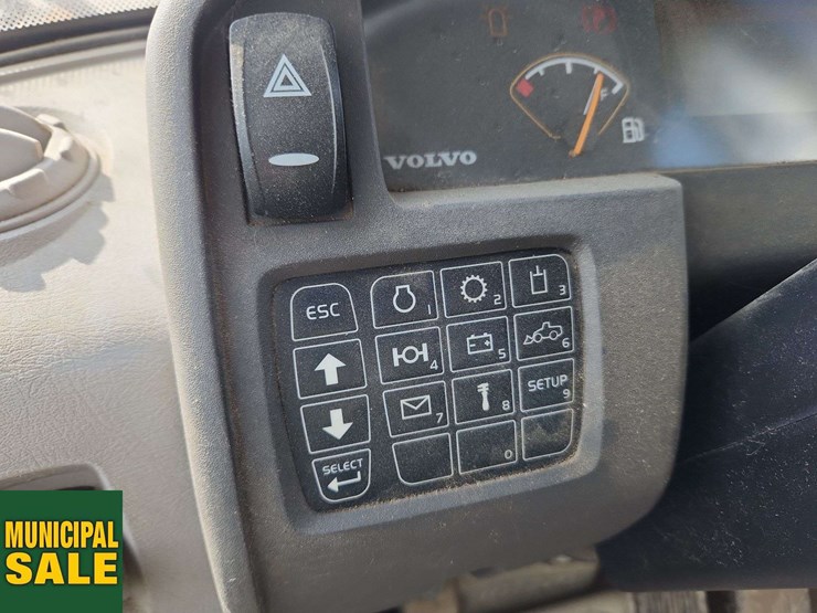 2015-volvo-l90g-image-11