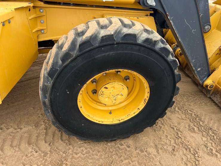 2017-deere-410l-image-12