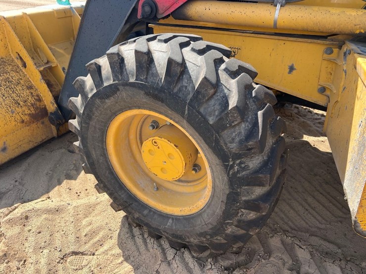 2018-deere-410l-image-16