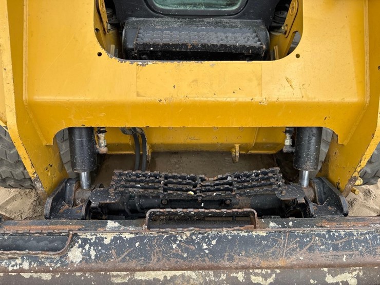 2016-caterpillar-259d-image-21