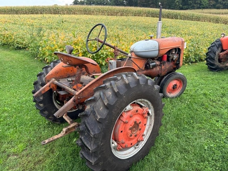 allis-chalmers-ca-tractor-image-2