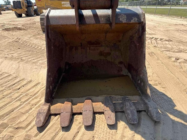 2017-deere-350g-lc-image-23