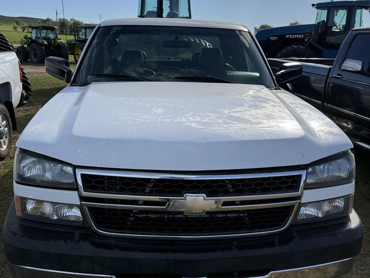 2006-chevrolet-2500hd-image-19