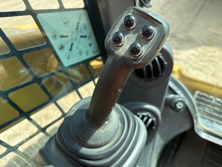 2016-caterpillar-259d-image-29