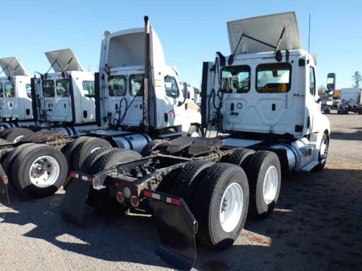 2018-freightliner-cascadia-126-image-5
