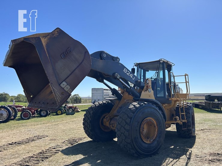 2003-deere-824j-image-76