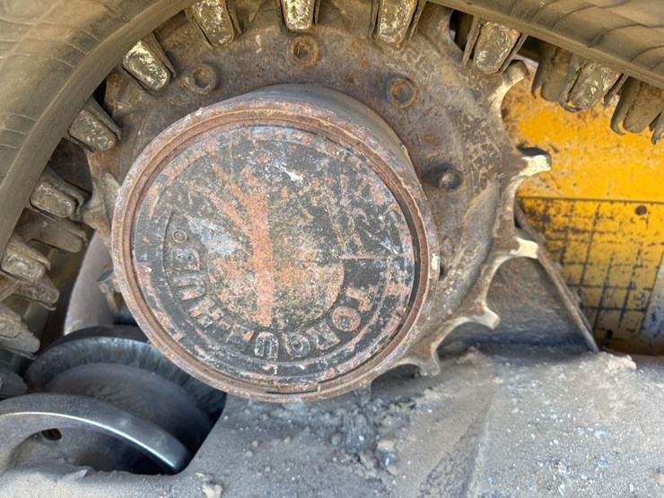2012-john-deere-329d-image-16