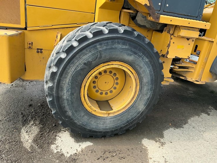 2018-deere-544k-image-35