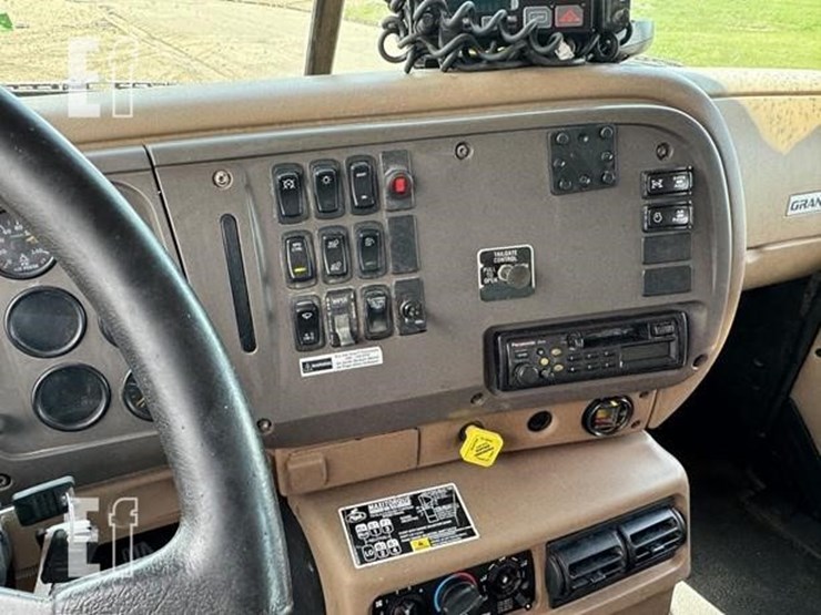 mack-granite-cv713-image-57