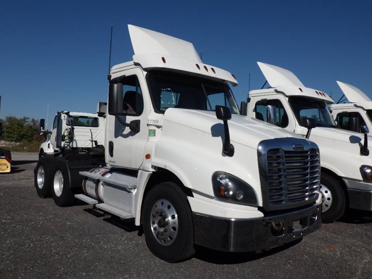 2018-freightliner-cascadia-125-image-2