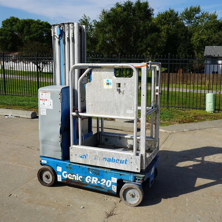 2015 GENIE GR20