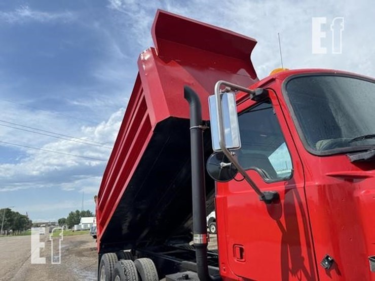 mack-granite-cv713-image-47