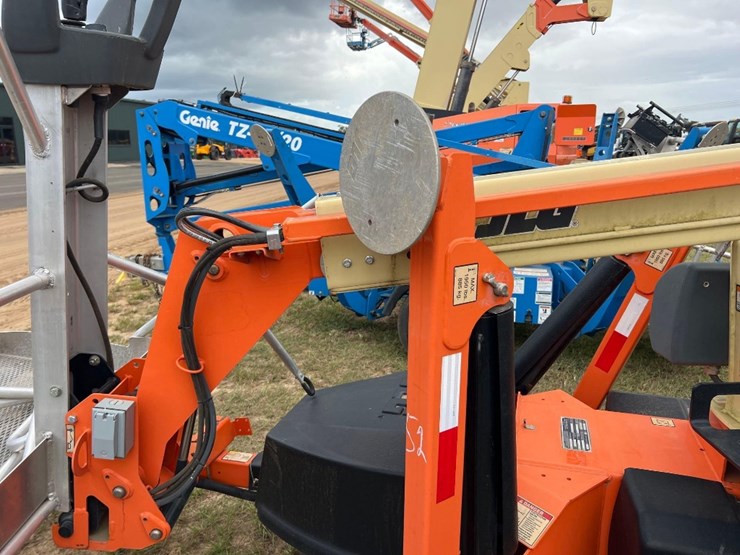 2021-jlg-t350-image-16