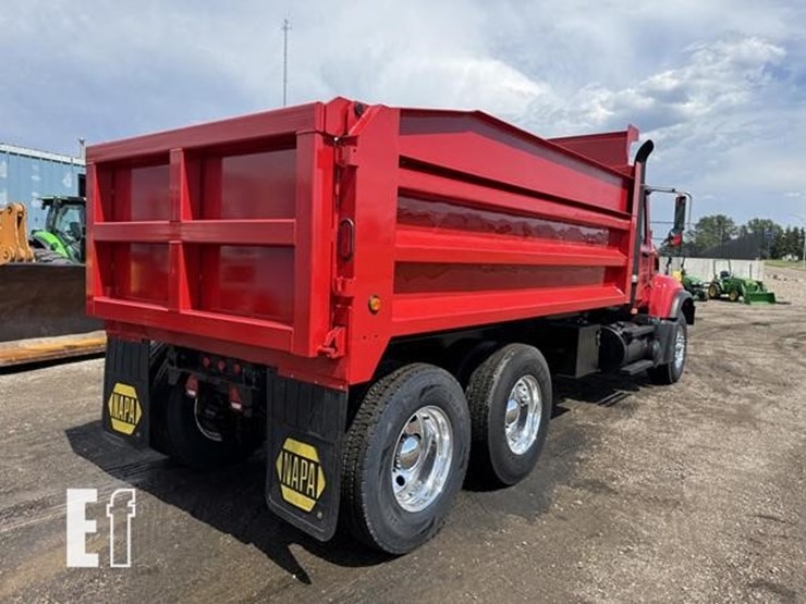 mack-granite-cv713-image-65
