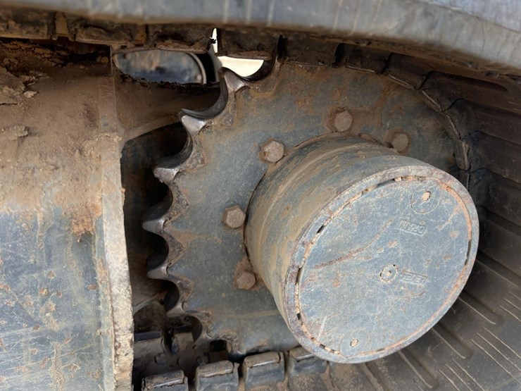 2020-takeuchi-tb240-image-10