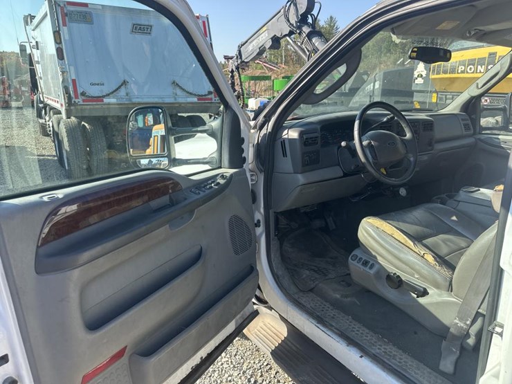 2004-ford-f350-image-25