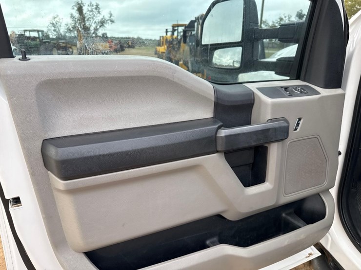2019-ford-f550-xl-image-19