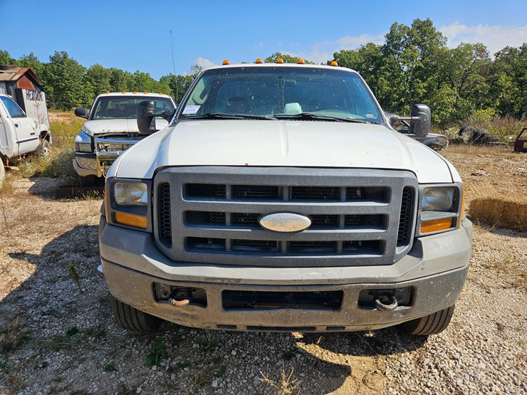2005-ford-f450-image-17