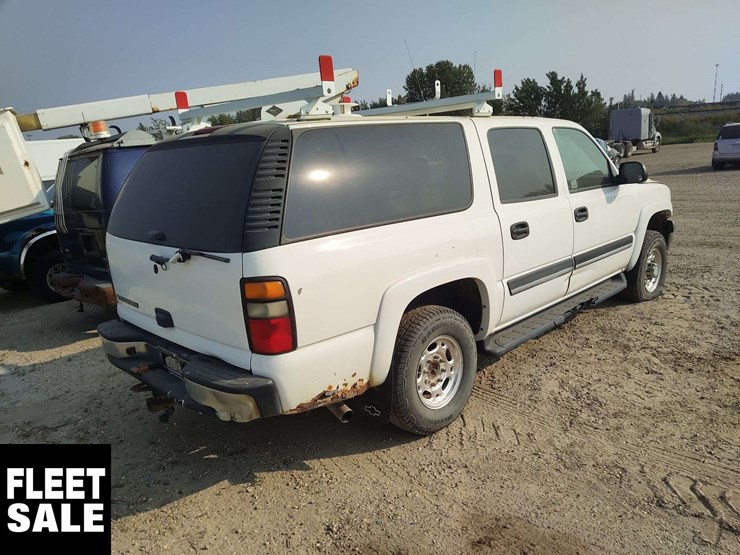 2006-chevrolet-suburban-image-4