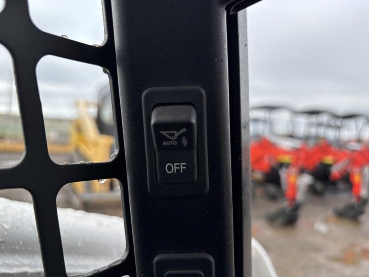 2021-bobcat-t770-image-28