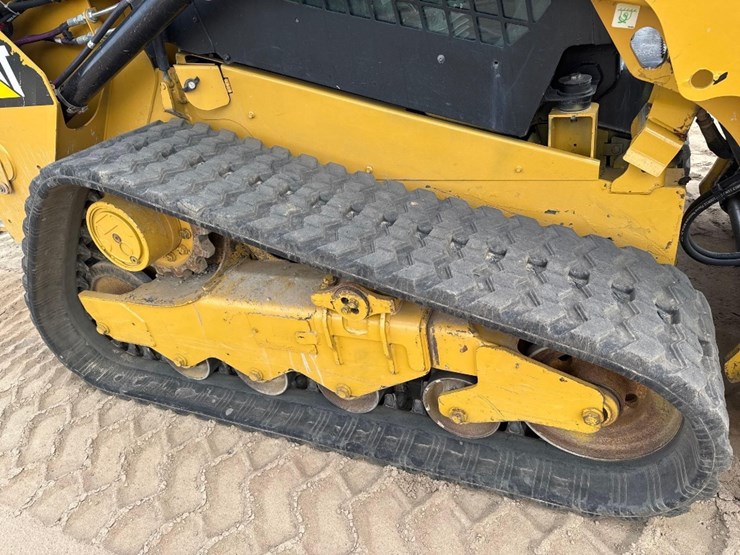 2016-caterpillar-259d-image-13