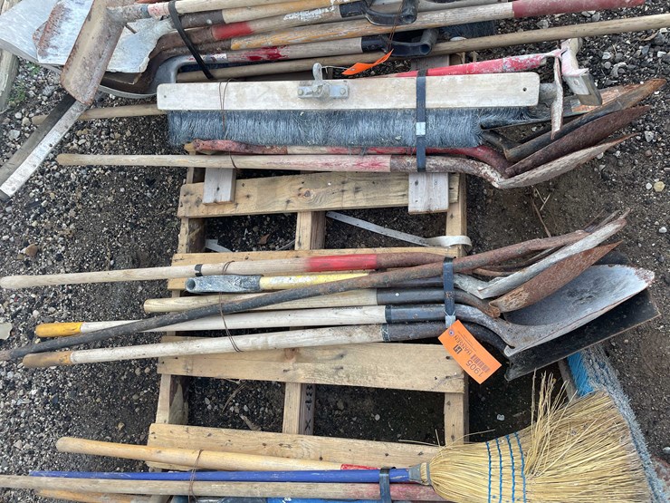#1905-•-lot-of-(6)-hand-tools-image-1
