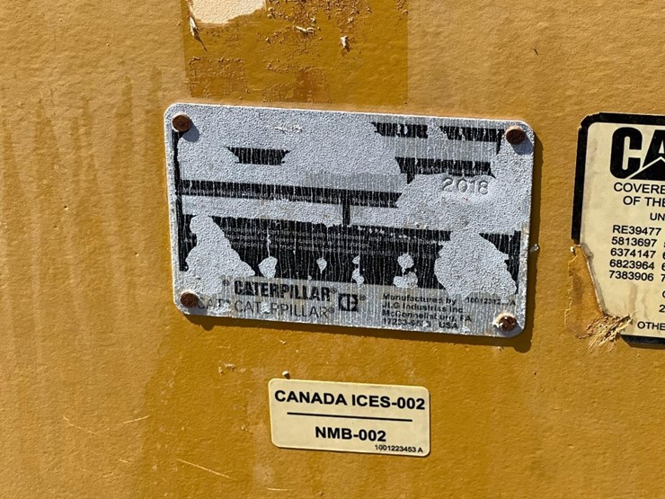 2018-caterpillar-tl1055d-image-27