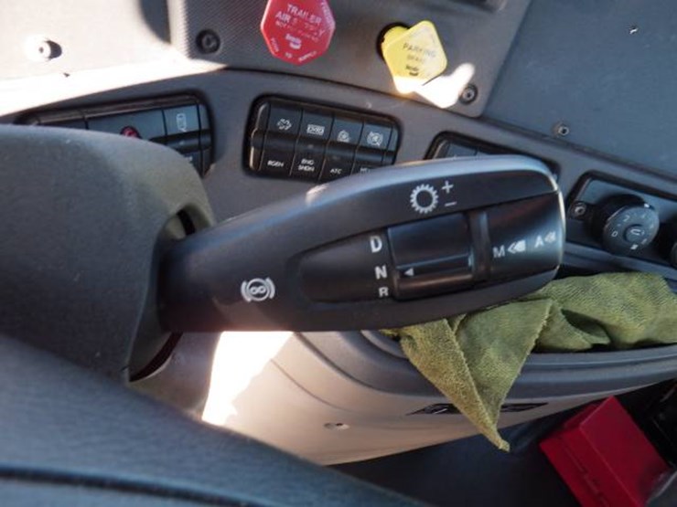 2019-freightliner-cascadia-125-image-11