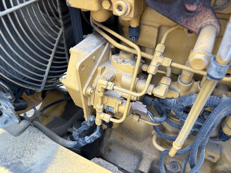 2012-deere-210lj-image-54