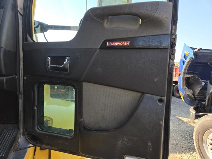 2012-kenworth-t660-image-34