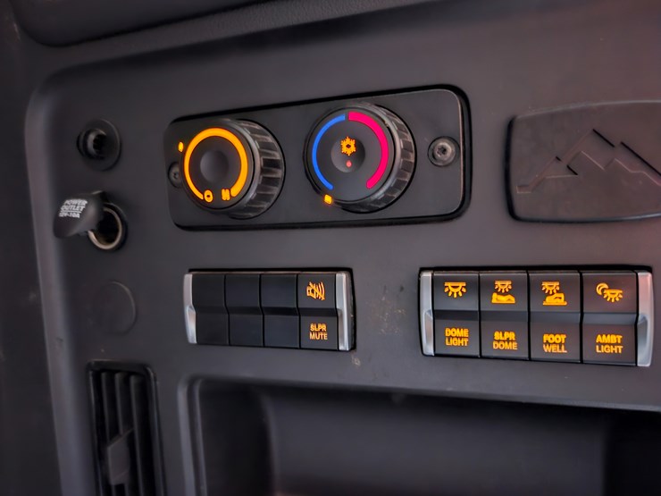 2019-freightliner-cascadia-126-image-73