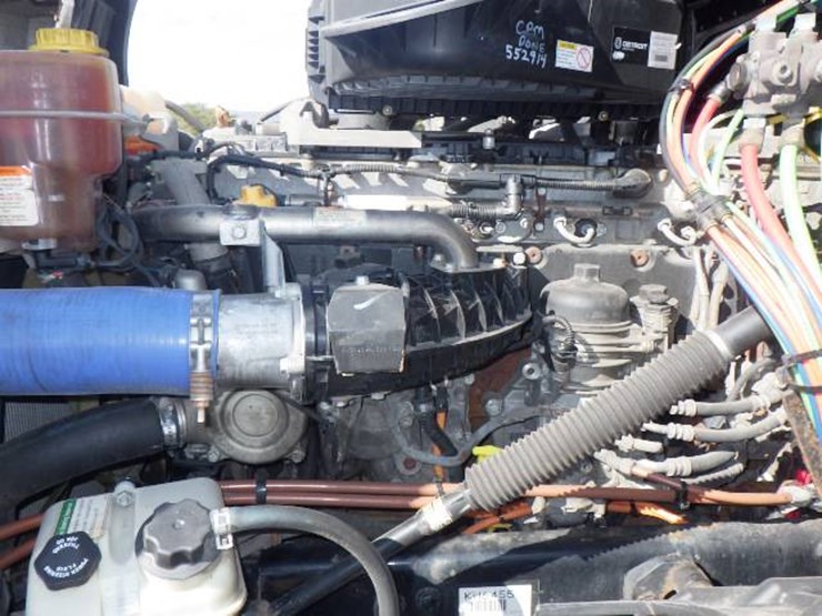 2019-freightliner-cascadia-126-image-14