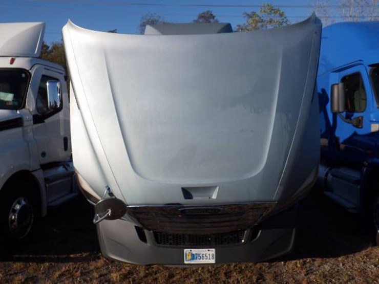 2020-freightliner-cascadia-126-image-15