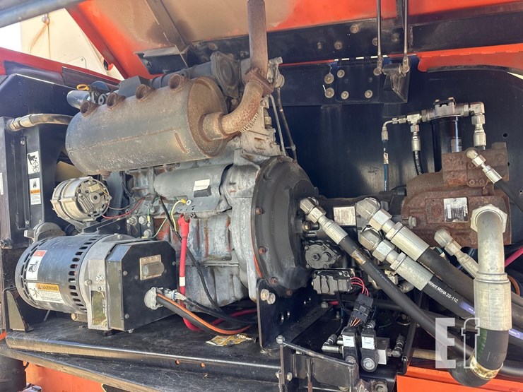 2013-jlg-800s-image-9