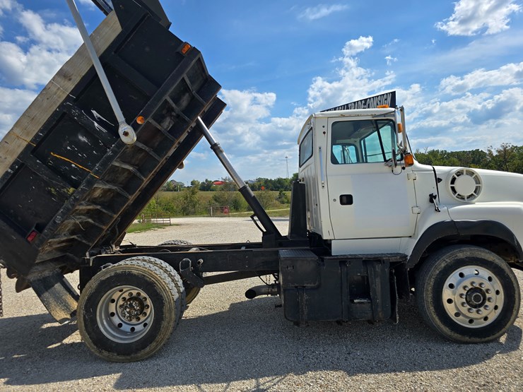 1994-ford-lta9000-image-63