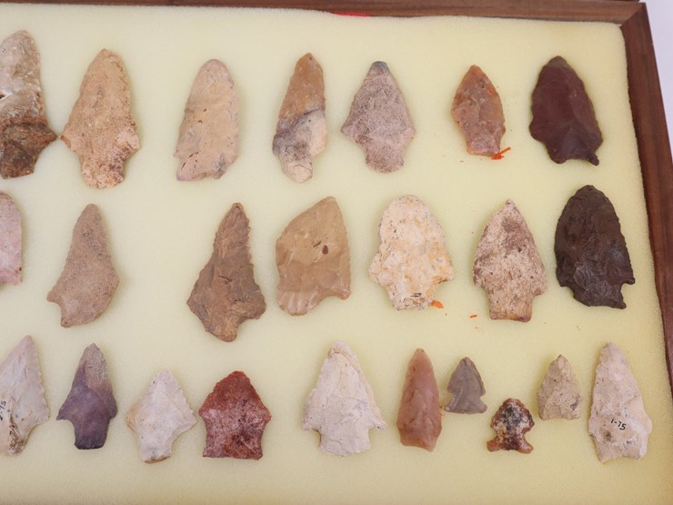 #20-•-#4160-•-(28)-framed-native-american-artifacts-image-5
