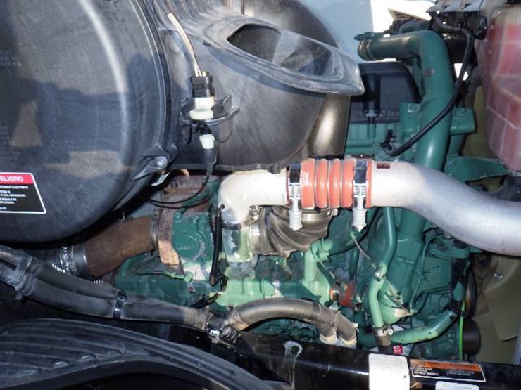 2022-volvo-vnl-860-image-19