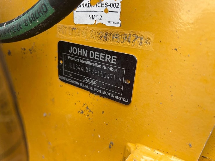 2018-deere-344l-image-15