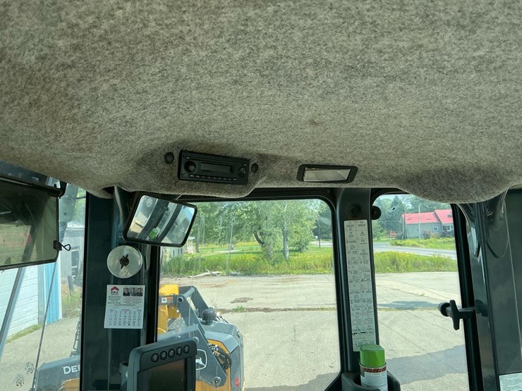 2018-deere-524k-image-56