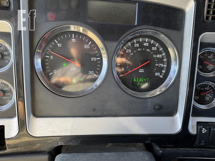 2011-kenworth-t800-image-30