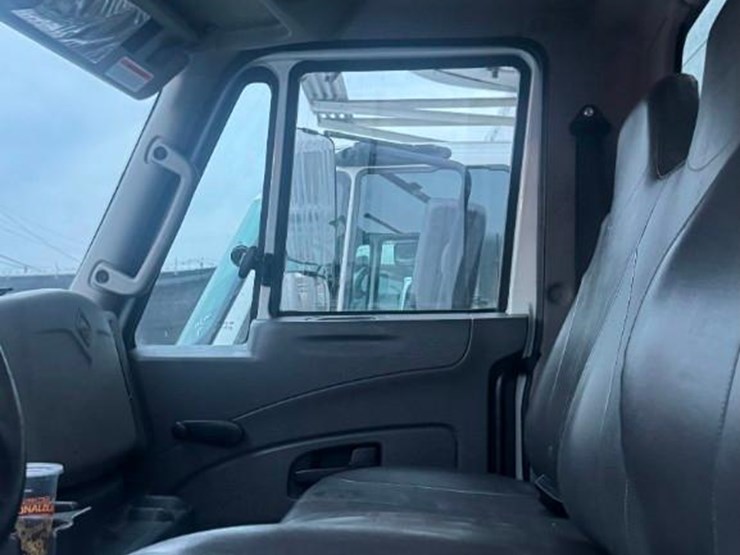 2019-international-durastar-4300-image-37
