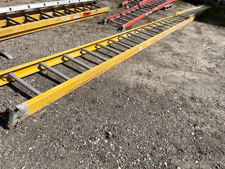 #1899-•-fastenal-fiberglass-extension-ladder-image-7