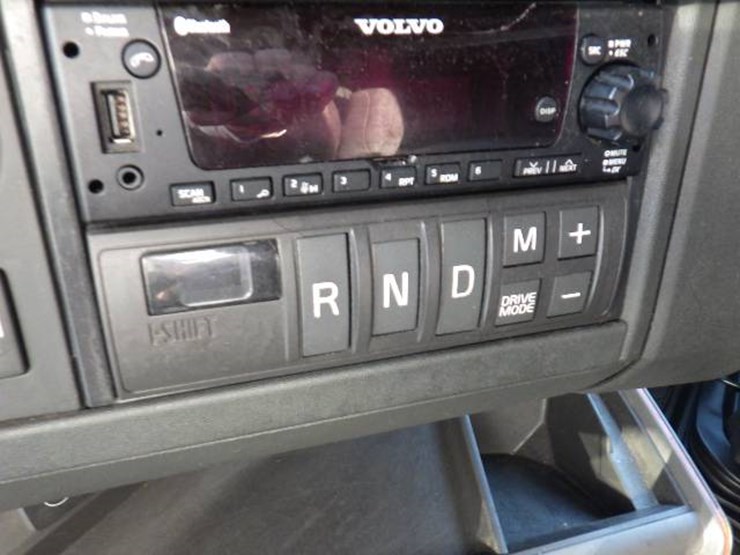 2022-volvo-vnl-860-image-14