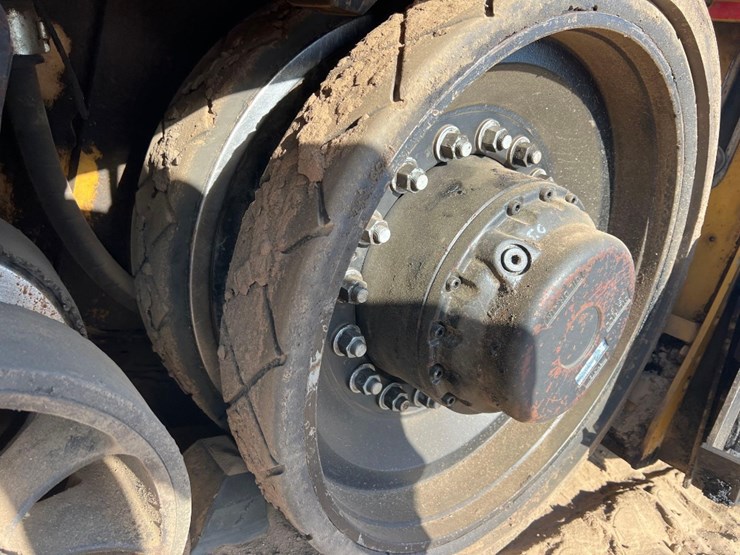 2017-caterpillar-ap-555f-image-26