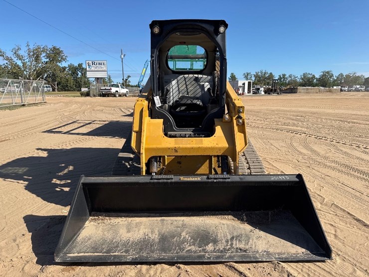 2020-caterpillar-259d3-image-3